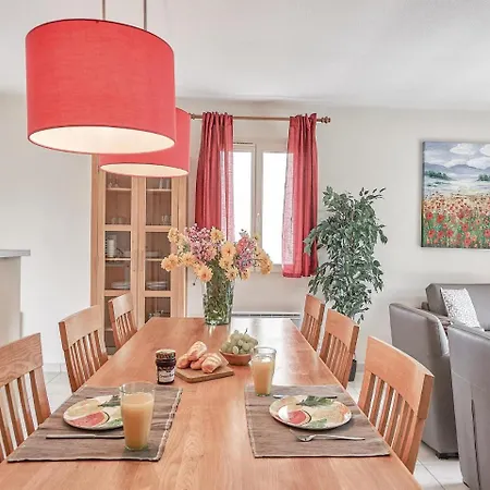 Semesterbostad Four Bedroom Holiday In Lanzac