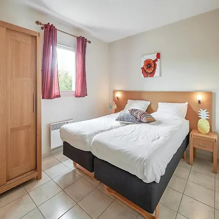 Four Bedroom Holiday In Lanzac *