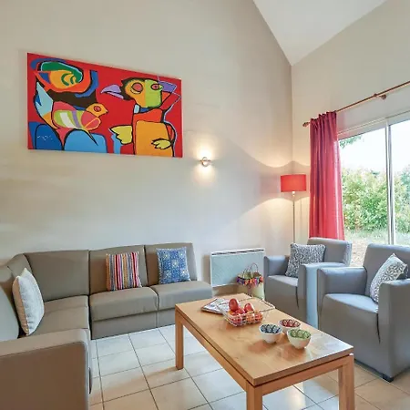 Four Bedroom Holiday In Lanzac