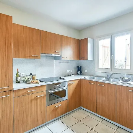 Four Bedroom Holiday In Lanzac Semesterbostad *
