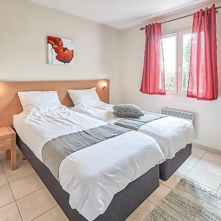 Four Bedroom Holiday In Lanzac Semesterbostad