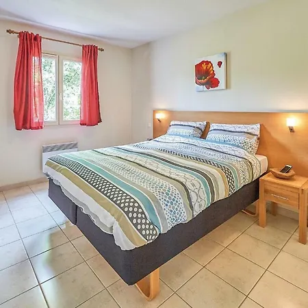Four Bedroom Holiday In Lanzac Semesterbostad Cantaloube